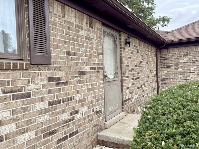 3793 Heritage Parkway, Dearborn, MI 48124