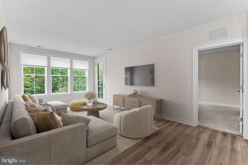 3925 FAIR RIDGE DR #305, Fairfax, VA 22033