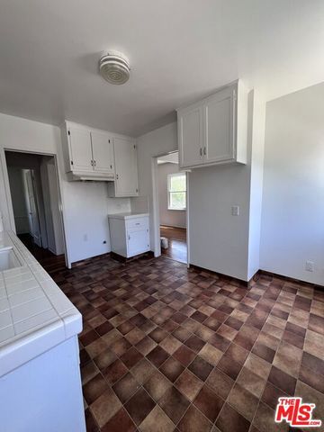 1851 Brockton Avenue, Los Angeles, CA 90025