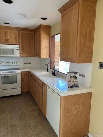 3032 Laurashawn Lane, Escondido, CA 92026