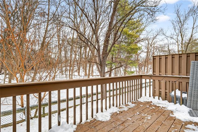 16 Village Green, Bardonia, NY 10954