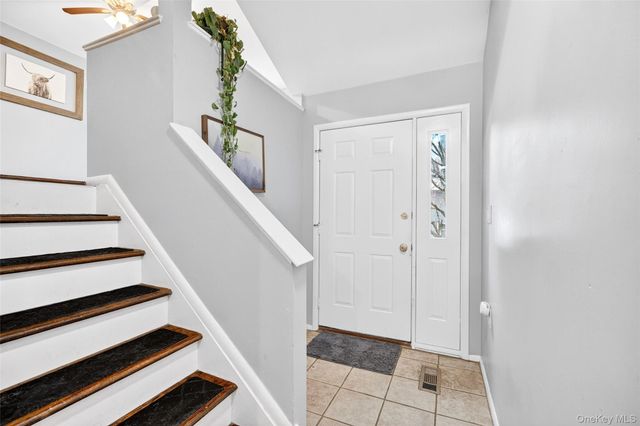 16 Village Green, Bardonia, NY 10954