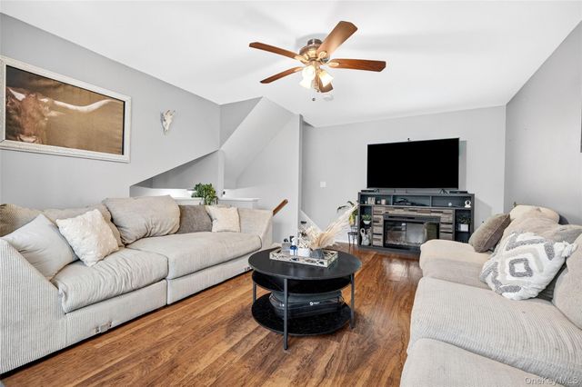 16 Village Green, Bardonia, NY 10954