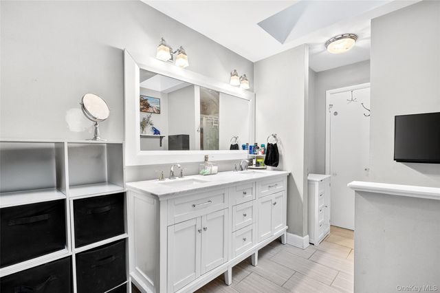 16 Village Green, Bardonia, NY 10954