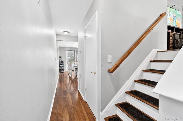 16 Village Green, Bardonia, NY 10954