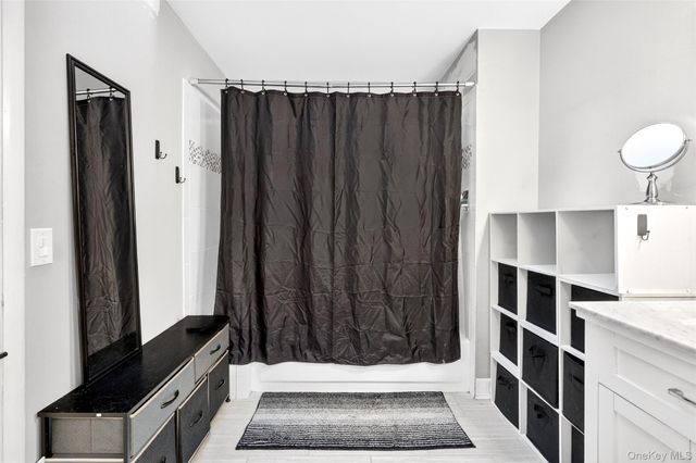 16 Village Green, Bardonia, NY 10954