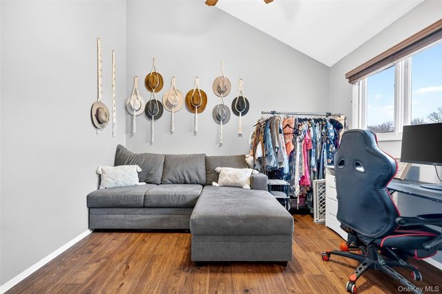 16 Village Green, Bardonia, NY 10954