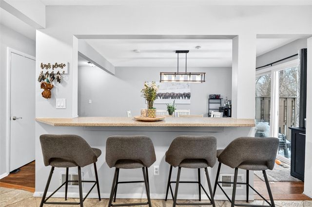 16 Village Green, Bardonia, NY 10954