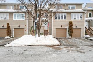 16 Village Green, Bardonia, NY 10954