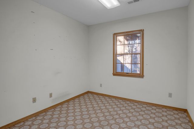 1831 S 125th St E, Wichita, KS 67207