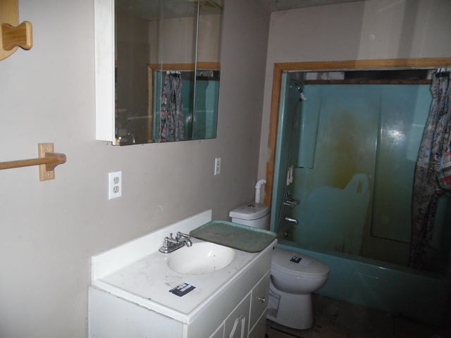 16527 U.S. 12, Cement City, MI 49233