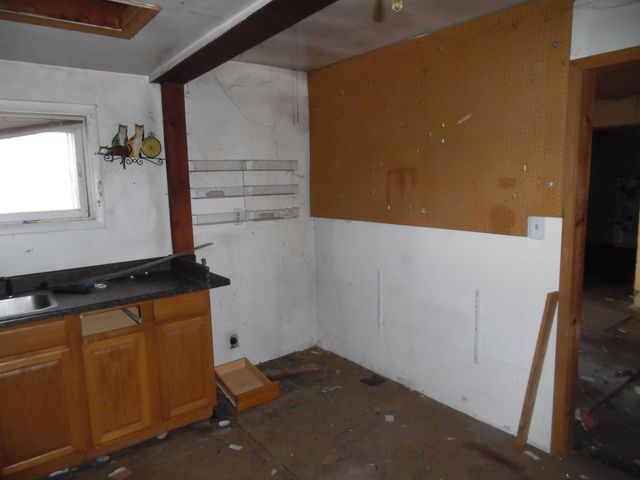 16527 U.S. 12, Cement City, MI 49233