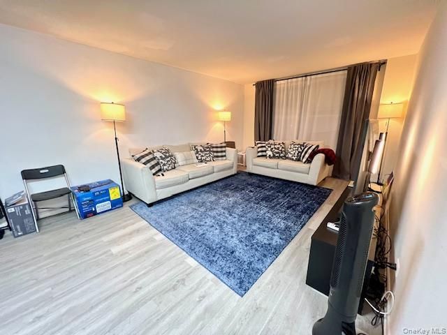 222-89 Braddock Avenue 4B, Bellerose, NY 11428