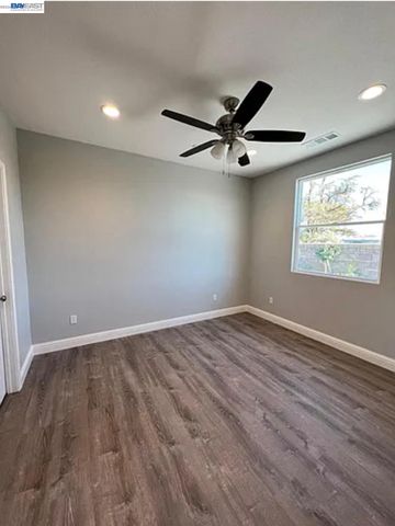 1556 S Oliveira Dr, Mountain House, CA 95391