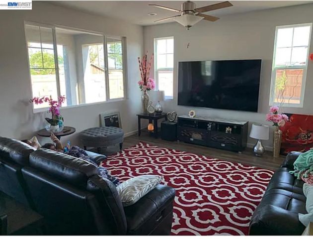 1556 S Oliveira Dr, Mountain House, CA 95391