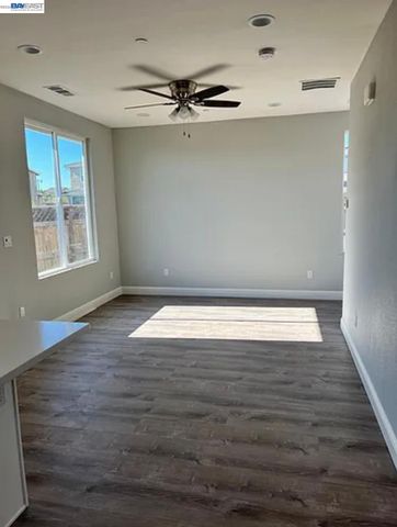 1556 S Oliveira Dr, Mountain House, CA 95391