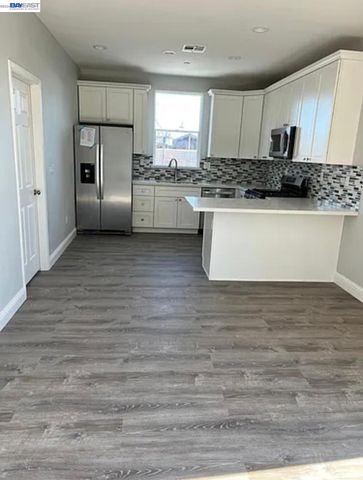 1556 S Oliveira Dr, Mountain House, CA 95391
