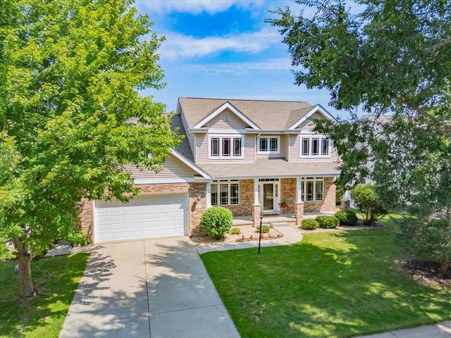 2 Greystone Circle, Middleton, WI 53562