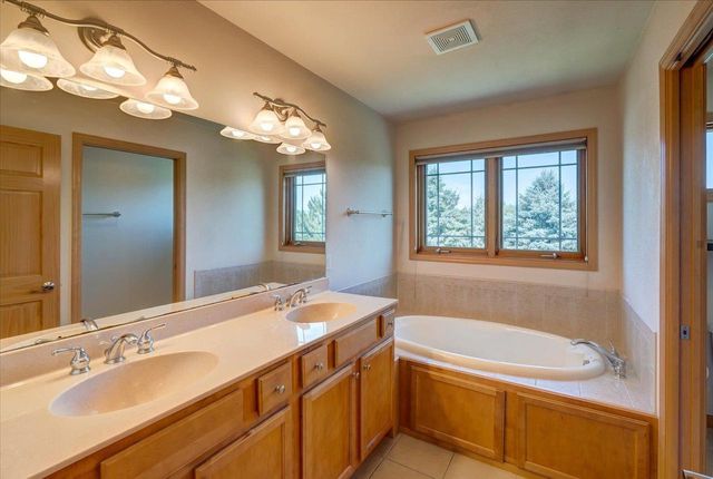 2 Greystone Circle, Middleton, WI 53562