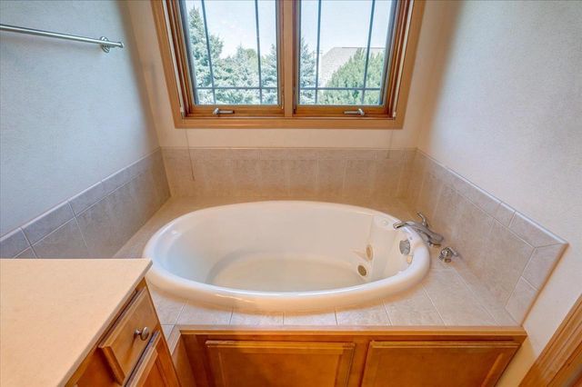 2 Greystone Circle, Middleton, WI 53562