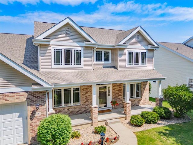 2 Greystone Circle, Middleton, WI 53562