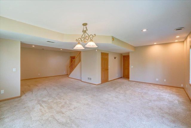 2 Greystone Circle, Middleton, WI 53562