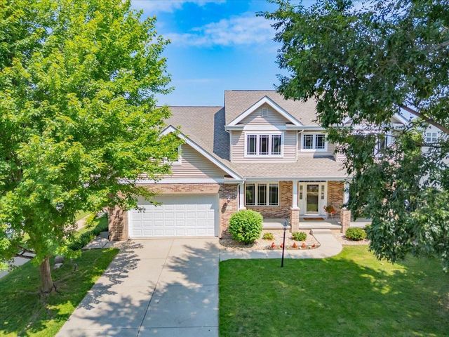 2 Greystone Circle, Middleton, WI 53562