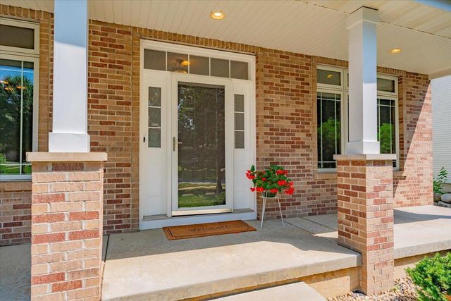 2 Greystone Circle, Middleton, WI 53562