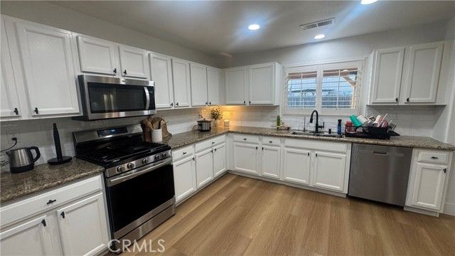 2174 W Picadilly, Hanford, CA 93230