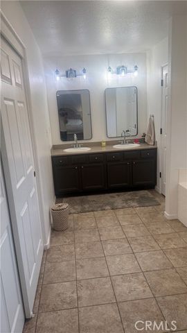 2174 W Picadilly, Hanford, CA 93230