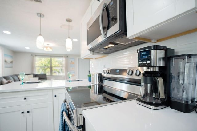 1004 67TH AVENUE W, Bradenton, FL 34207