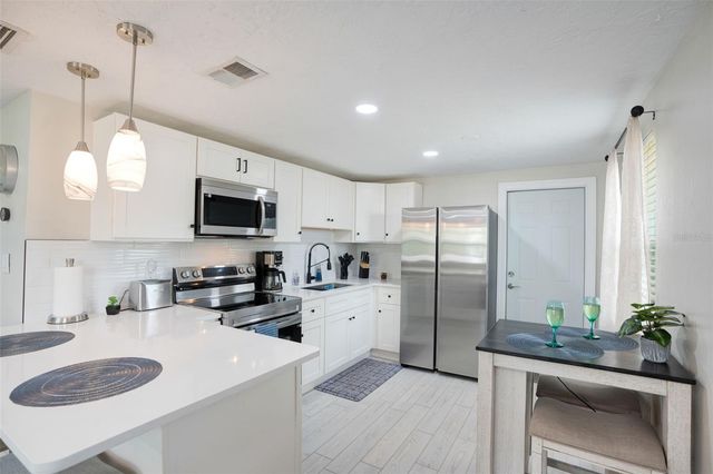 1004 67TH AVENUE W, Bradenton, FL 34207