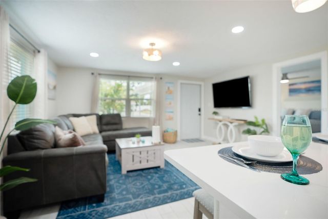 1004 67TH AVENUE W, Bradenton, FL 34207