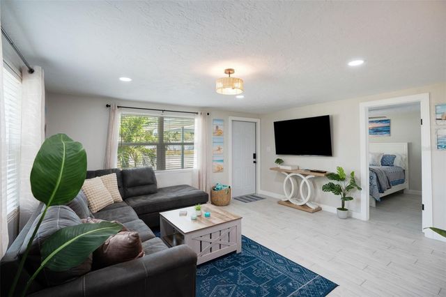 1004 67TH AVENUE W, Bradenton, FL 34207