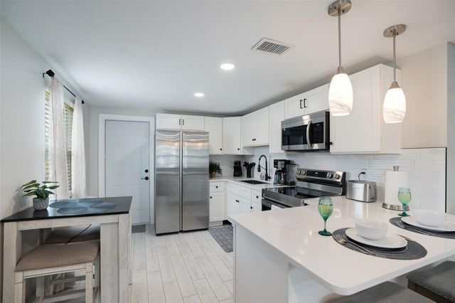 1004 67TH AVENUE W, Bradenton, FL 34207