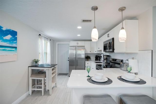 1004 67TH AVENUE W, Bradenton, FL 34207