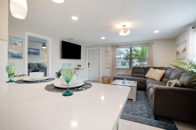 1004 67TH AVENUE W, Bradenton, FL 34207