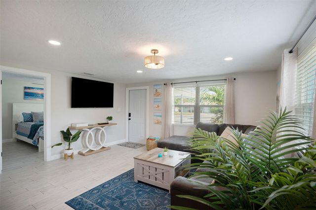 1004 67TH AVENUE W, Bradenton, FL 34207