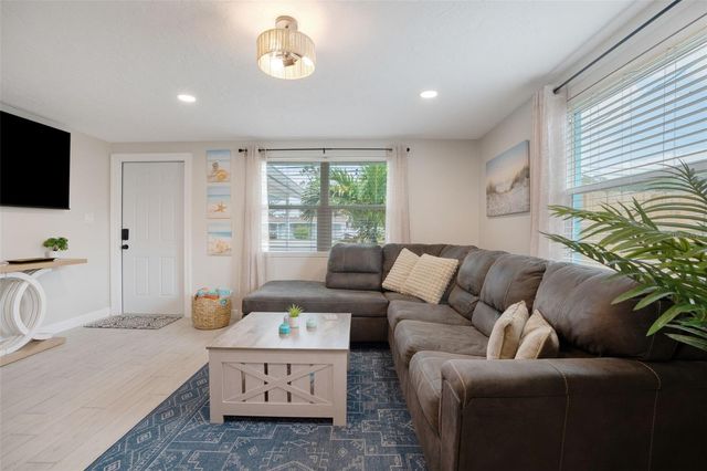 1004 67TH AVENUE W, Bradenton, FL 34207