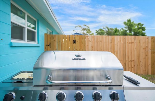 1004 67TH AVENUE W, Bradenton, FL 34207