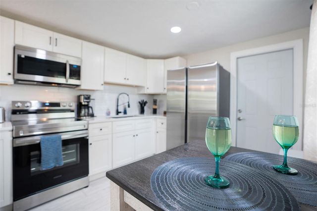 1004 67TH AVENUE W, Bradenton, FL 34207