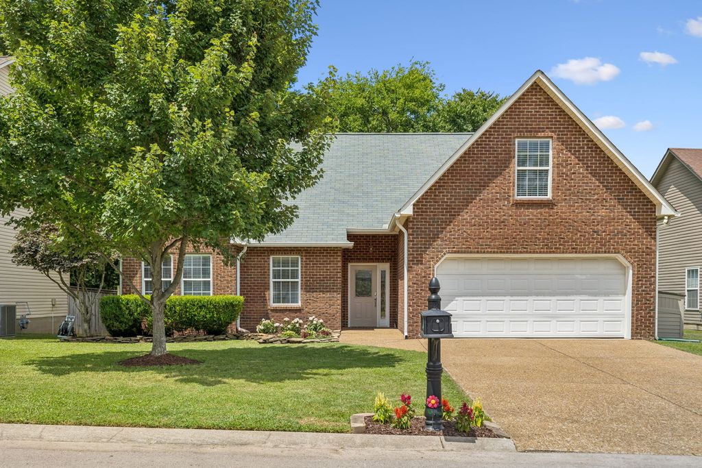 1271 Baker Creek Dr, Spring Hill, TN 37174