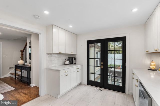 301 WESTWOOD DR, West Deptford, NJ 08096