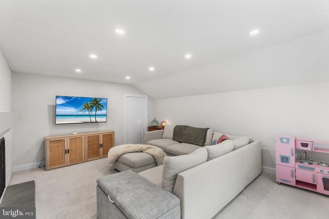 301 WESTWOOD DR, West Deptford, NJ 08096