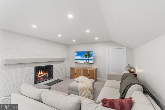 301 WESTWOOD DR, West Deptford, NJ 08096