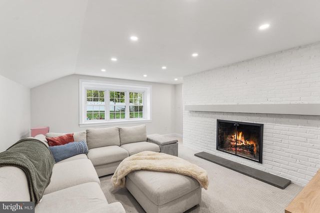 301 WESTWOOD DR, West Deptford, NJ 08096