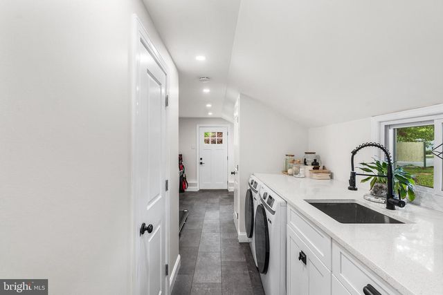 301 WESTWOOD DR, West Deptford, NJ 08096