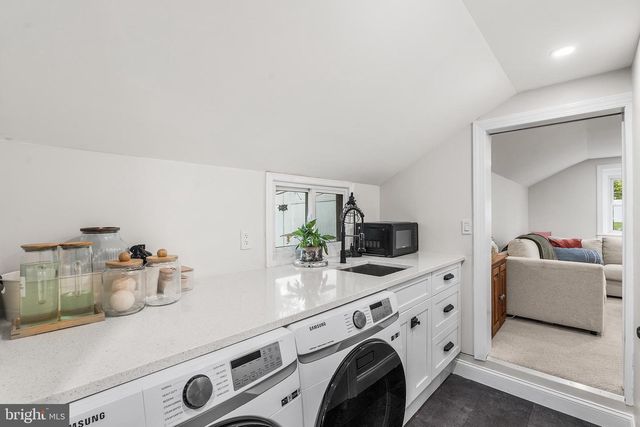 301 WESTWOOD DR, West Deptford, NJ 08096