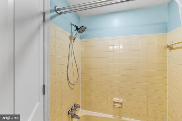 301 WESTWOOD DR, West Deptford, NJ 08096