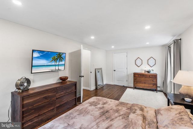 301 WESTWOOD DR, West Deptford, NJ 08096